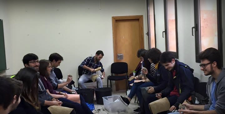 Clase de comportamiento humano en la USAL.